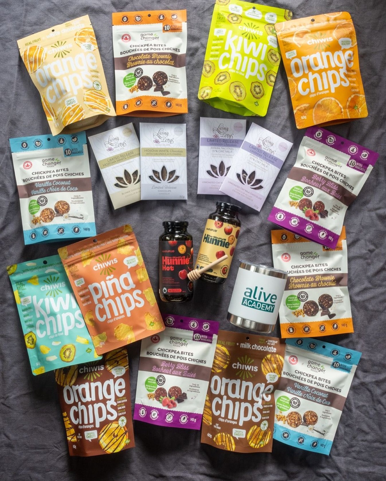 🎉GIVEAWAY🎉 Let&rsquo;s make back-to-school snacking smarter for you AND the planet! We&rsquo;ve teamed up with some of our favorite local brands to bring you the ultimate vegan giveaway: 

🪴@mindful_fud turns imperfect apples into tasty no-bees-ne